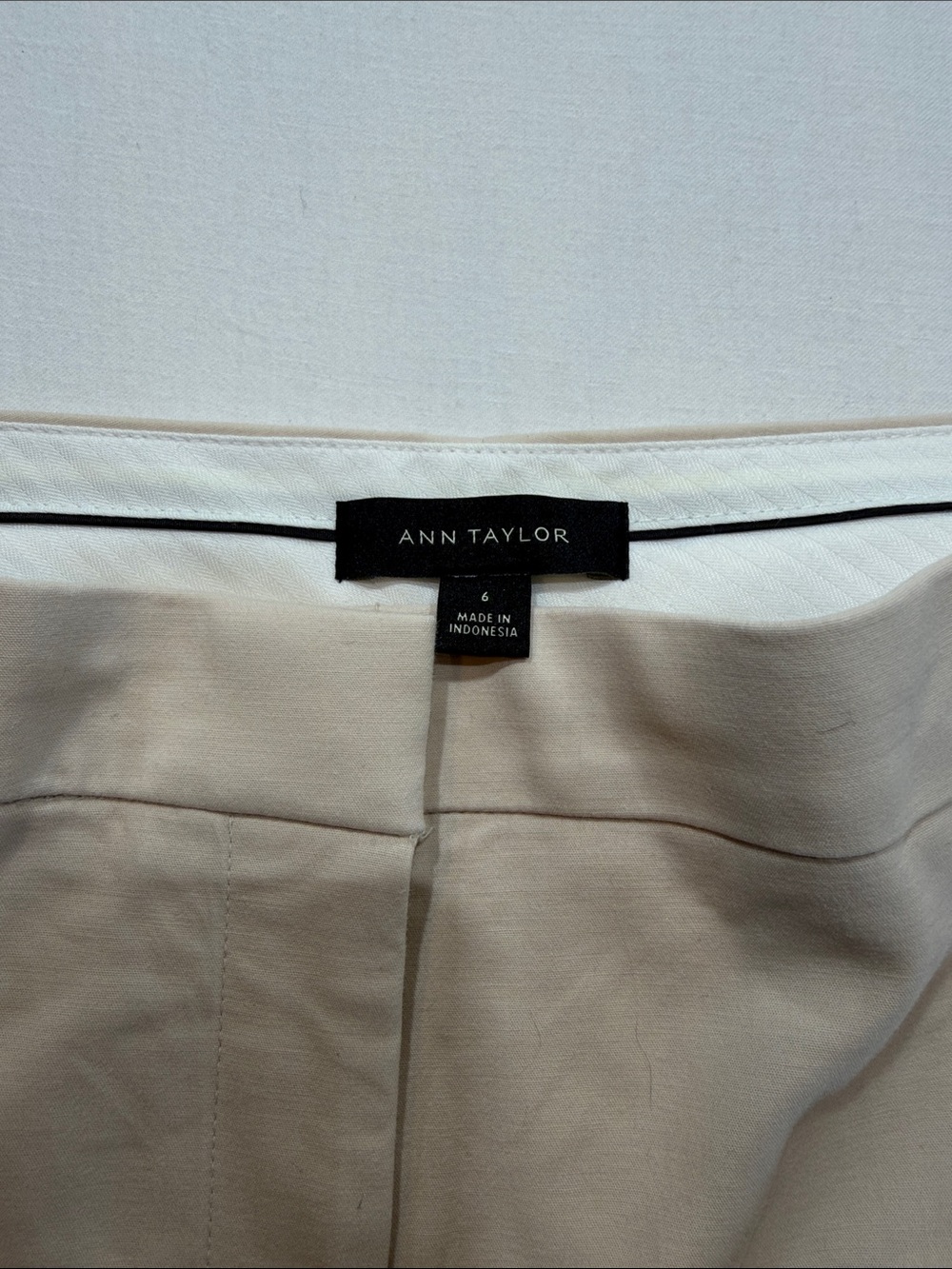Ann Taylor Cream Cropped Straight-Leg Pants - Picture 2 of 5